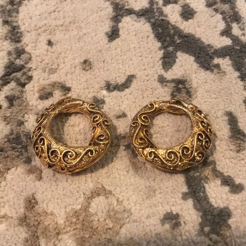 Vintage Tortolani Gold Tone Clip Earrings